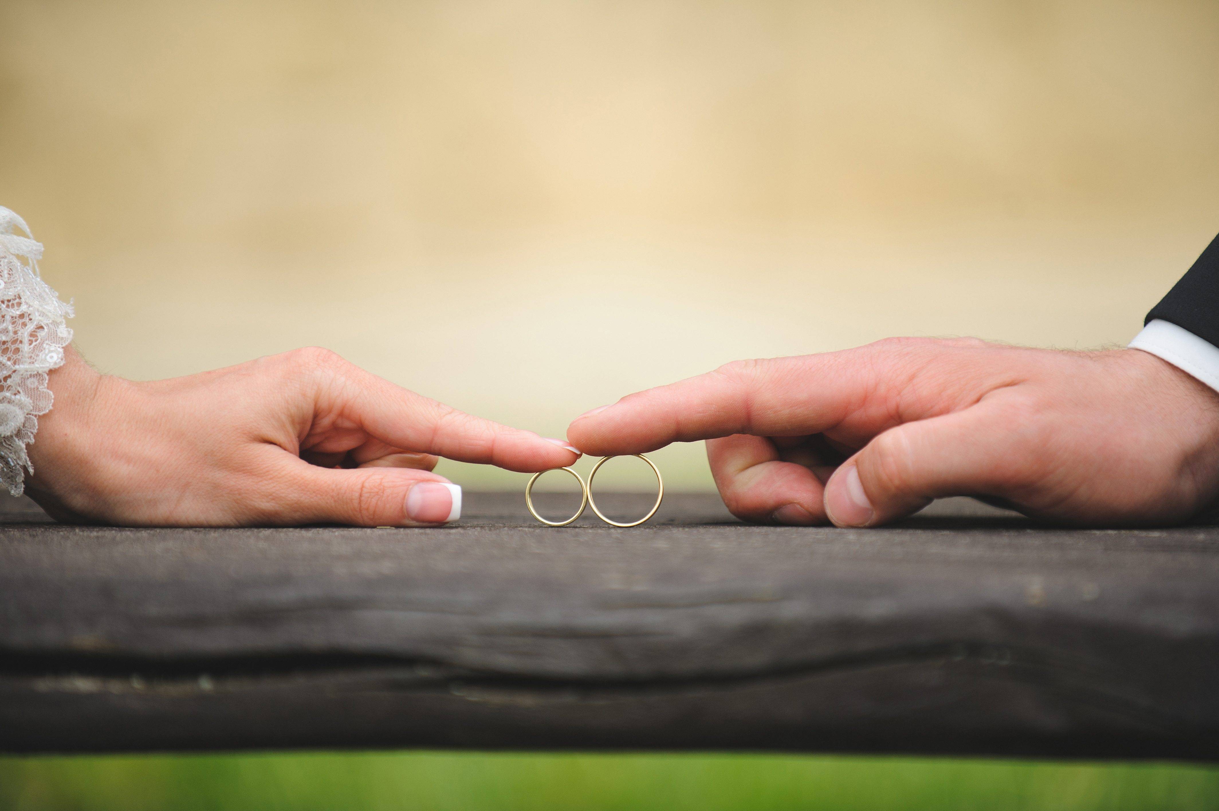 Почему нельзя хранить обручальное кольцо после развода