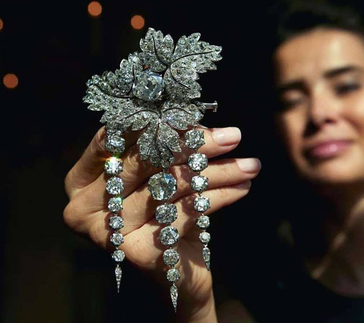 Самые дорогие обручальные кольца в мире: бренды, идеи и фото уникальных украшений звезд