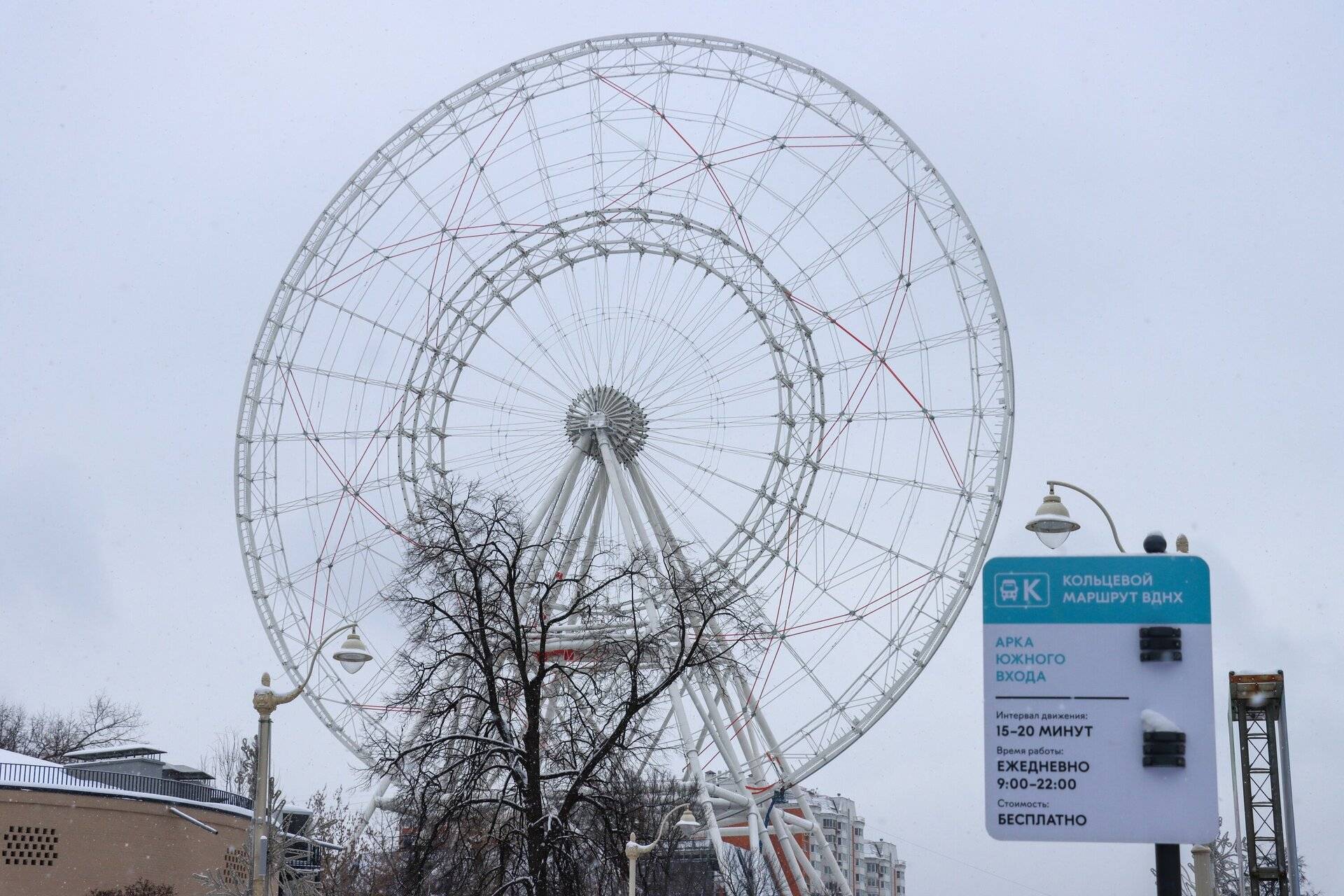 В москве открыли и сразу закрыли самое большое колесо обозрения в европе