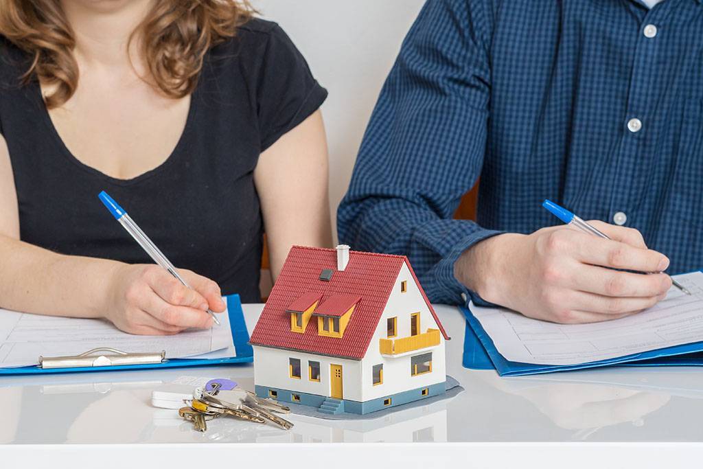 Как подать на развод с ипотекой и детьми до 18 лет: можно ли поделить квартиру