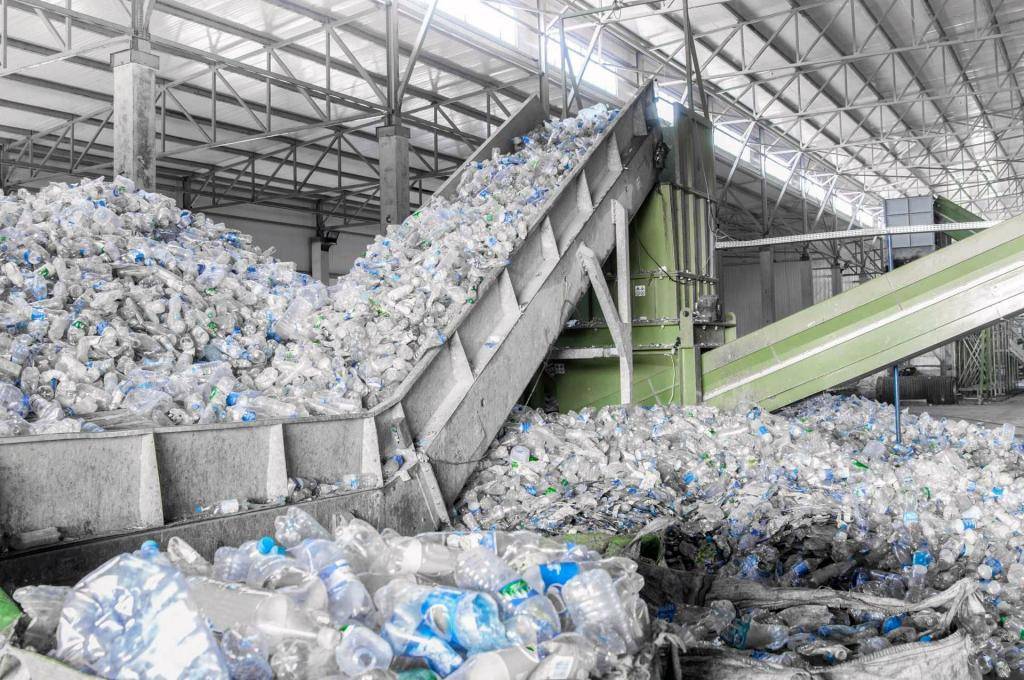 Переработка пластиковых бутылок как бизнес, открытие завода.
