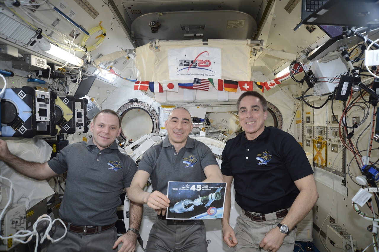 Какая зарплата у космонавтов в ссср, россии и мире