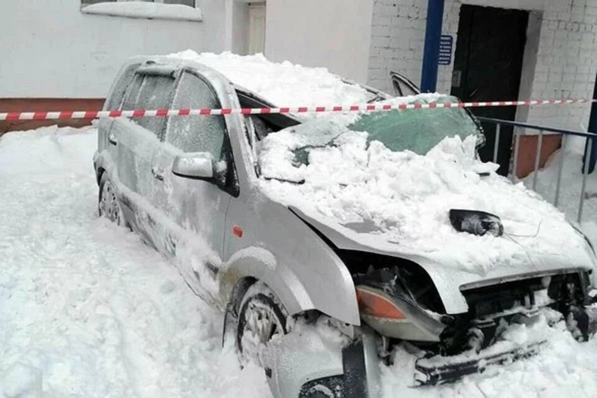 Что делать, если на машину с крыши упал снег - инструкция