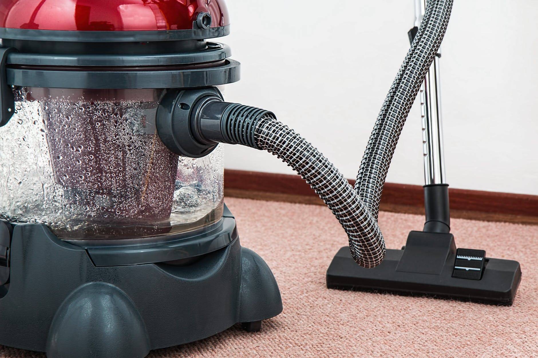 Как выбрать моющий пылесос для дома и квартиры: 7 критериев
