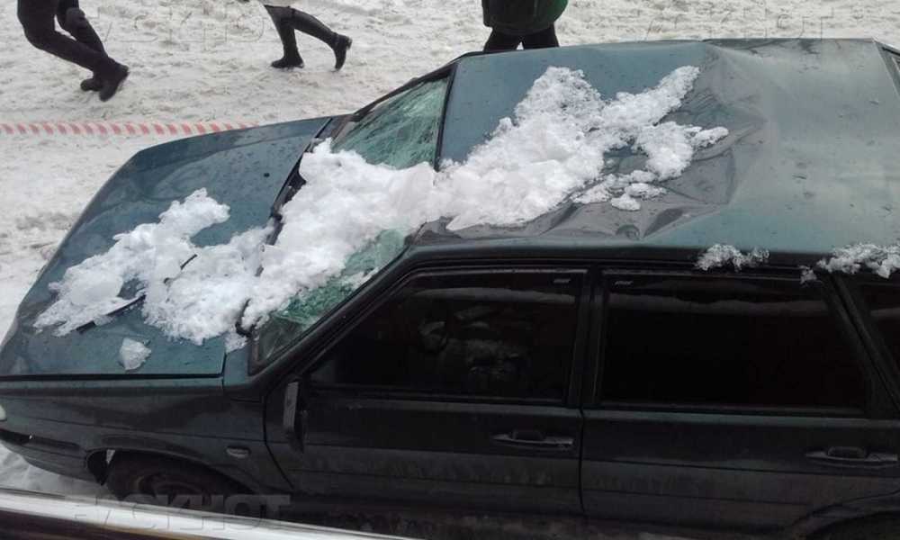 Что делать если на машину упал снег, лед, сосулька?