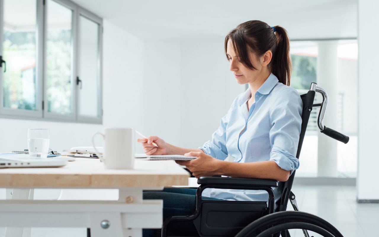 Трудоустройство инвалидов по законодательству рф в 2022 году — образец трудового договора с инвалидом. закон о квотировании рабочих мест для инвалидов