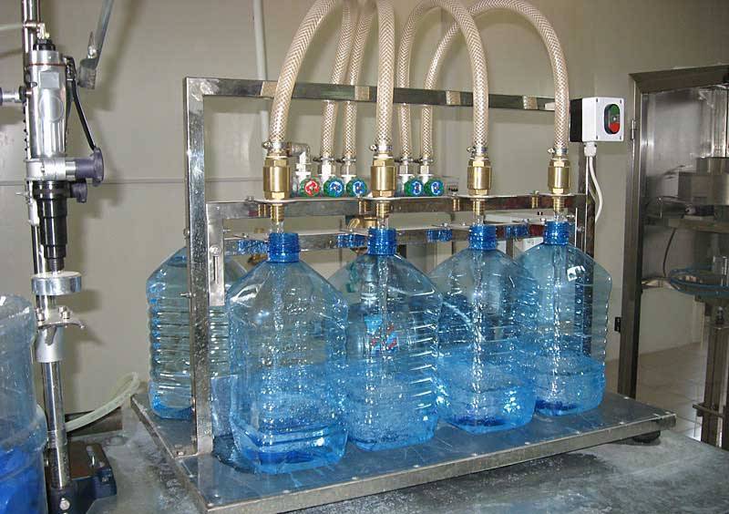 Получить воду очищенную. Аппарат для производства дистиллированной воды. Помещение для розлива воды. Дистиллированная вода в лаборатории. Хранение воды.