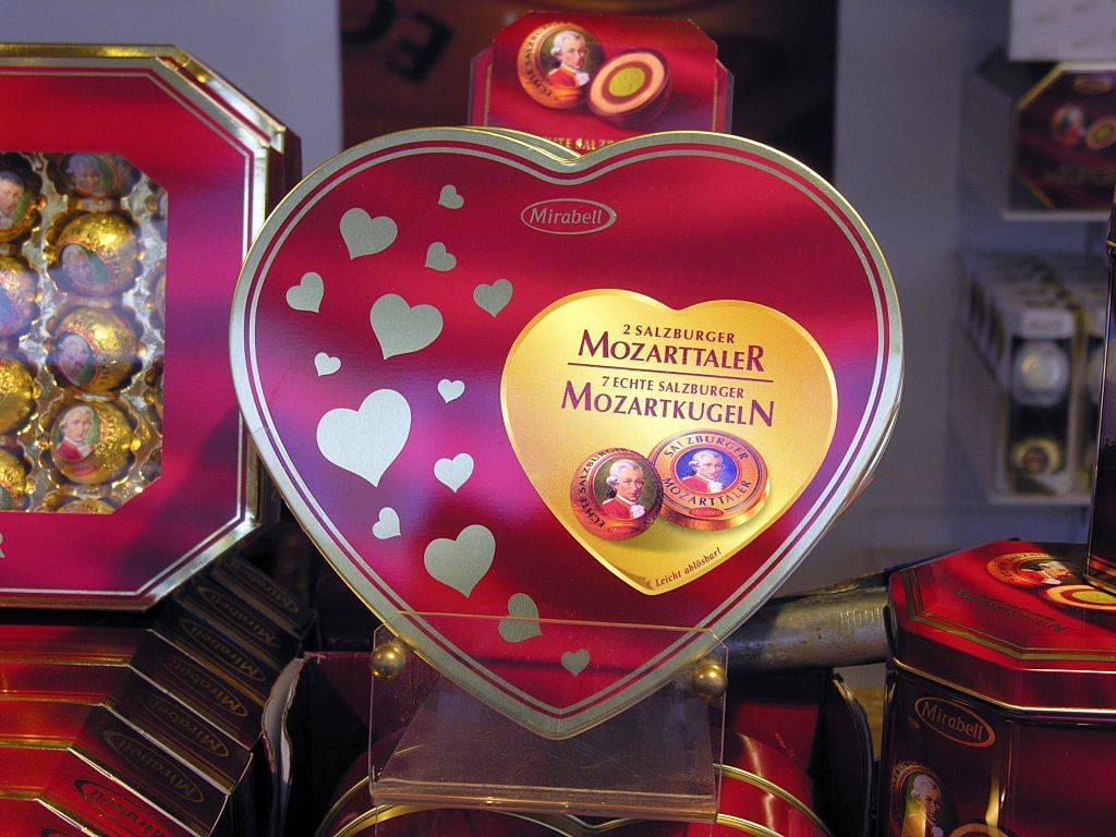Фабрику прикрыли: сладкоежки-гурманы больше не увидят конфет mozartkugel