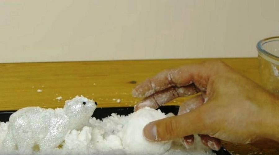 Красивый искусственный снег из соды в домашних условиях