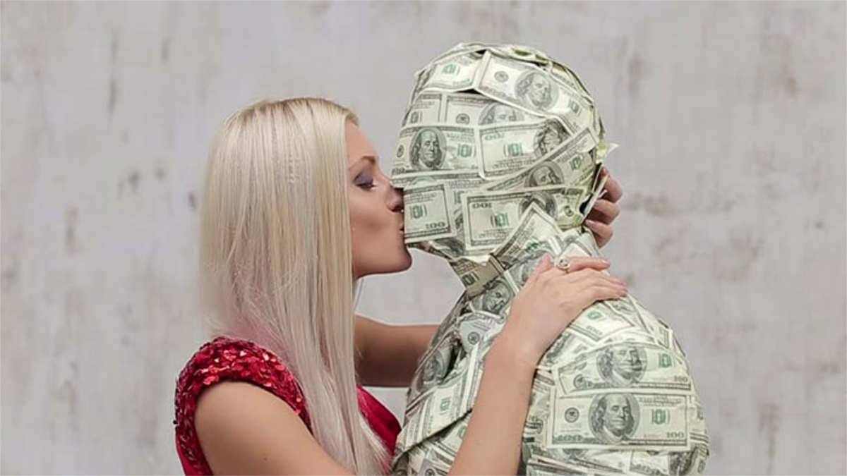 Любовь и деньги: психолог рассказывает, почему мужчина должен давать деньги, а женщина их принимать