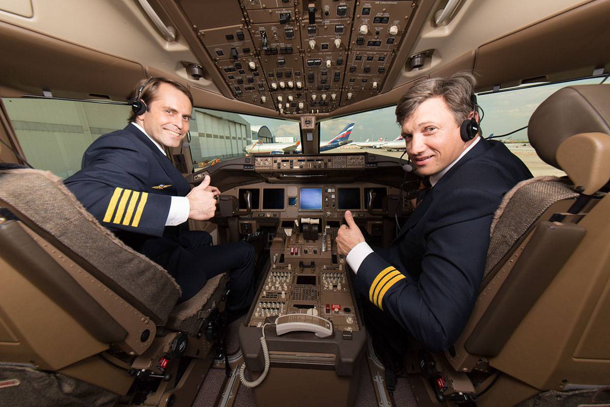 Сколько получают пилоты пассажирских самолетов в 2021 году — в россии и мире