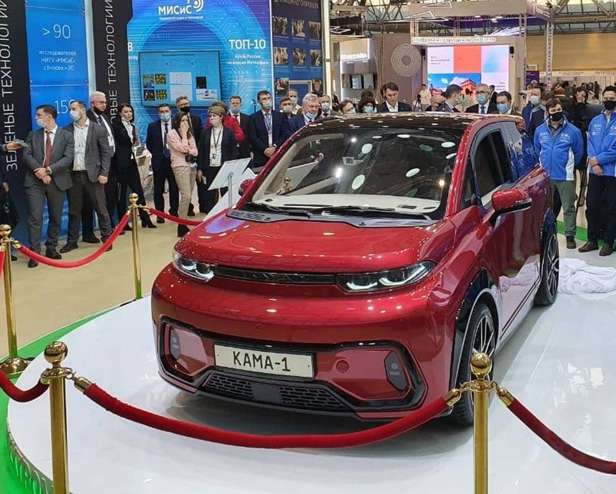Российский крошечный электромобиль размером с «оку» оказался машиной не для простых россиян - cnews
