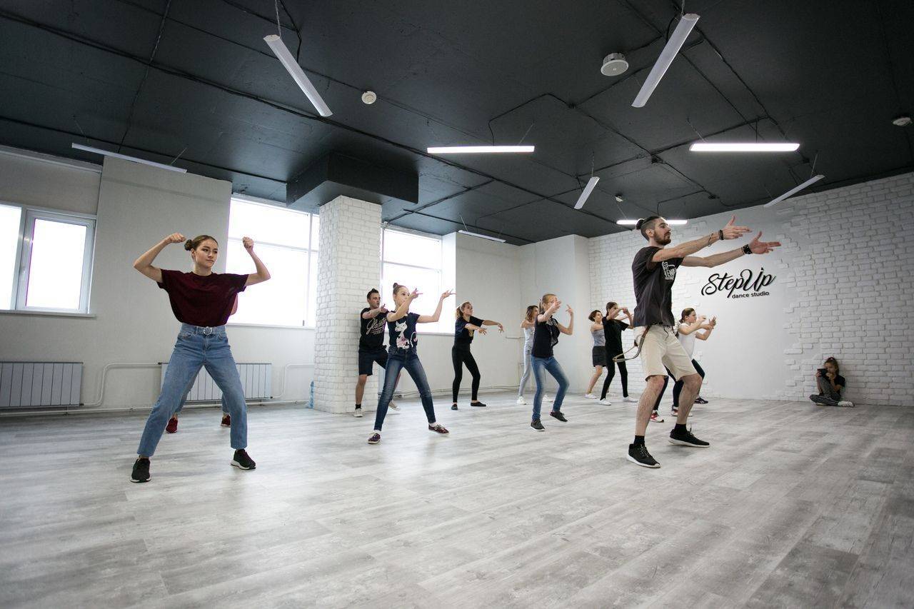 Школа танцев как идея для бизнеса: пошаговый план запуска, вложения и риски